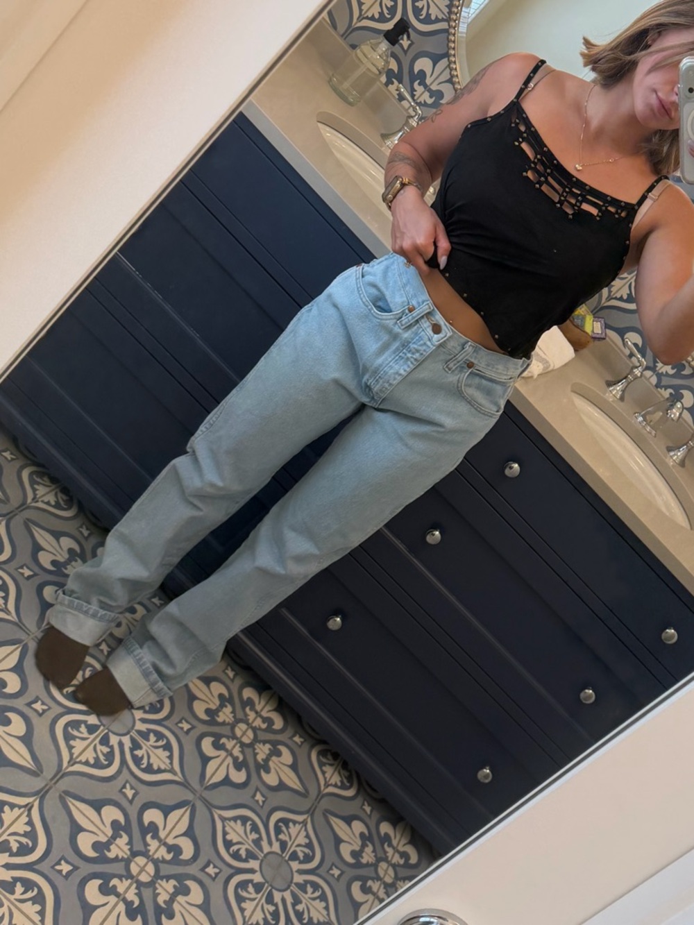 Wrangler Light Blue Relaxed Fit Men's Jeans - Picture 4 of 6